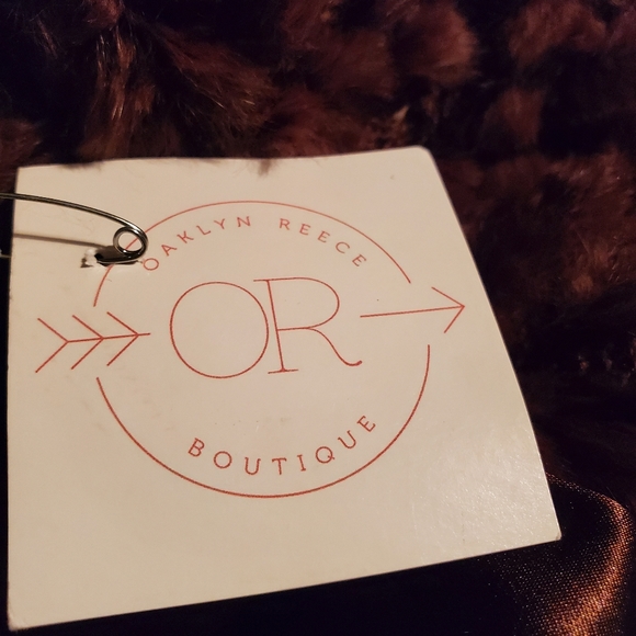 YARNS Faux Fur Brown Classic Shawl/Cape - Picture 3 of 9